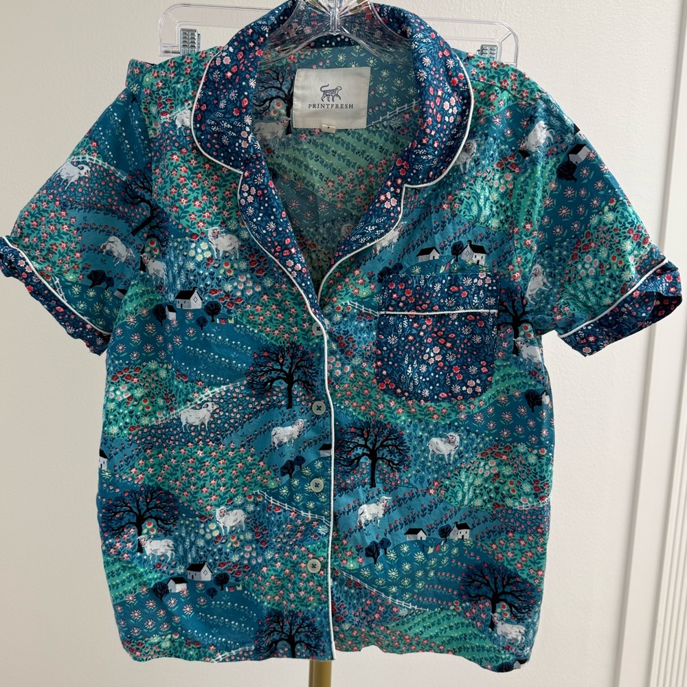 PrintFresh Rolling Hills Pajamas Set Sz. Medium Petite